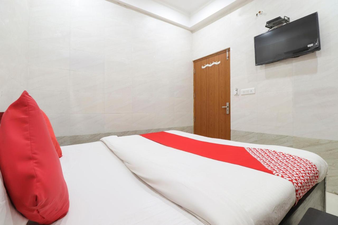 Oyo 69378 Trilok Dham Hotell Vrindāvan Eksteriør bilde