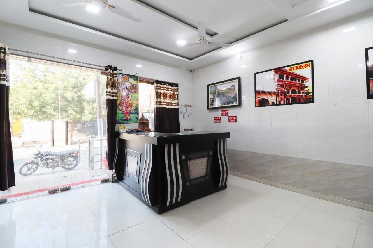 Oyo 69378 Trilok Dham Hotell Vrindāvan Eksteriør bilde