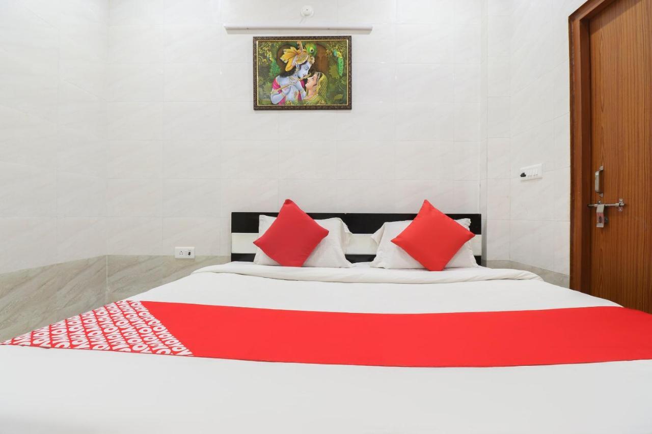 Oyo 69378 Trilok Dham Hotell Vrindāvan Eksteriør bilde