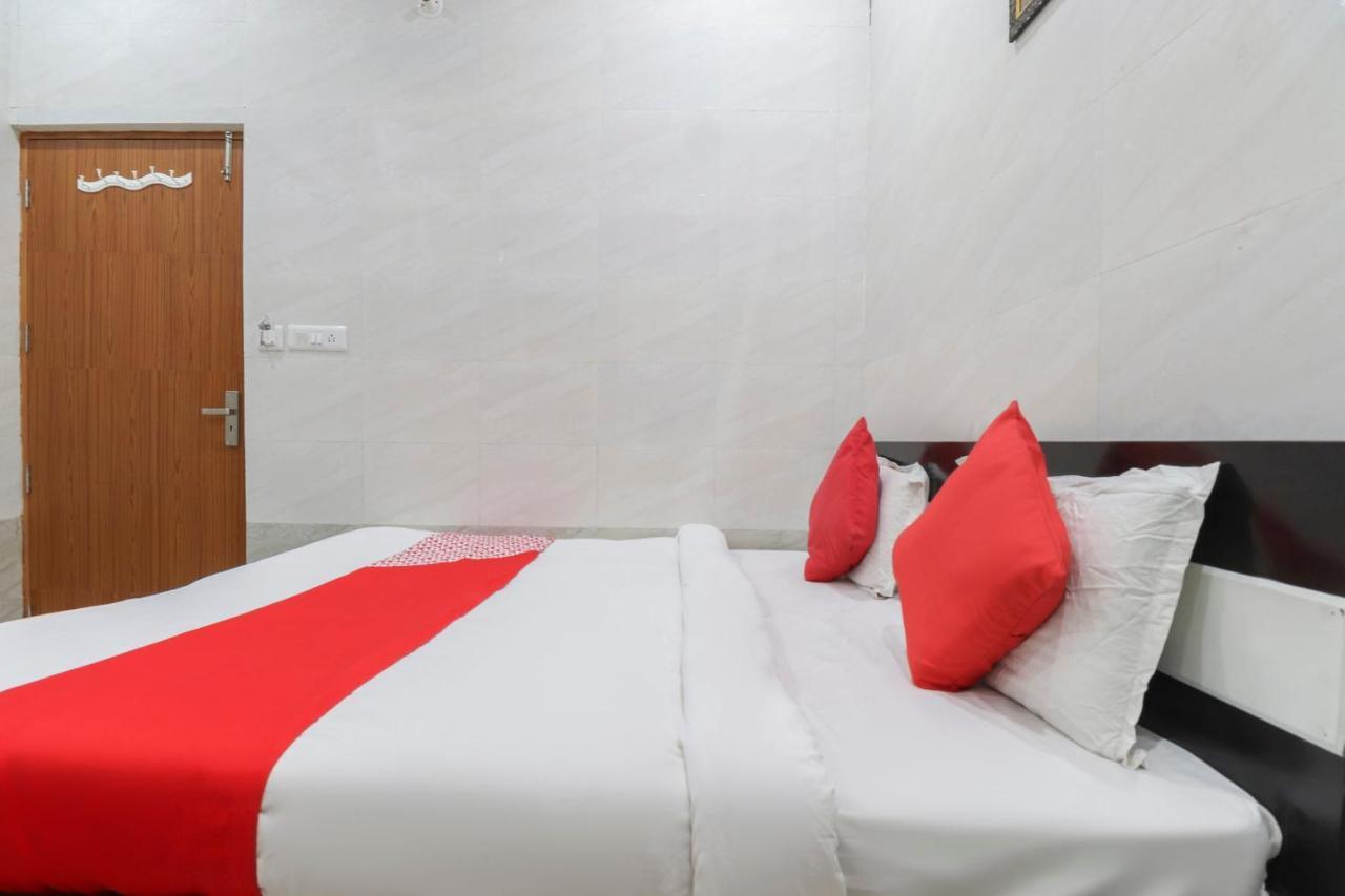 Oyo 69378 Trilok Dham Hotell Vrindāvan Eksteriør bilde