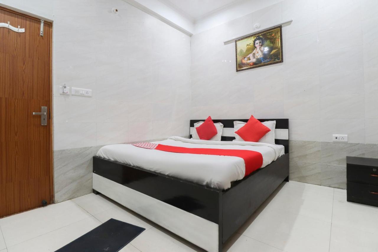 Oyo 69378 Trilok Dham Hotell Vrindāvan Eksteriør bilde