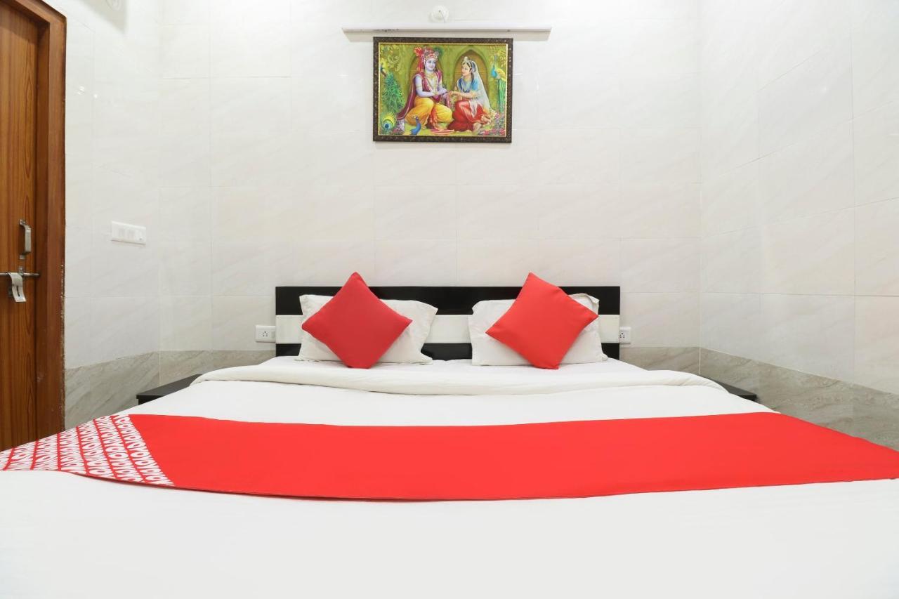 Oyo 69378 Trilok Dham Hotell Vrindāvan Eksteriør bilde