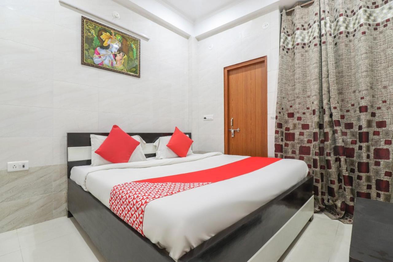 Oyo 69378 Trilok Dham Hotell Vrindāvan Eksteriør bilde