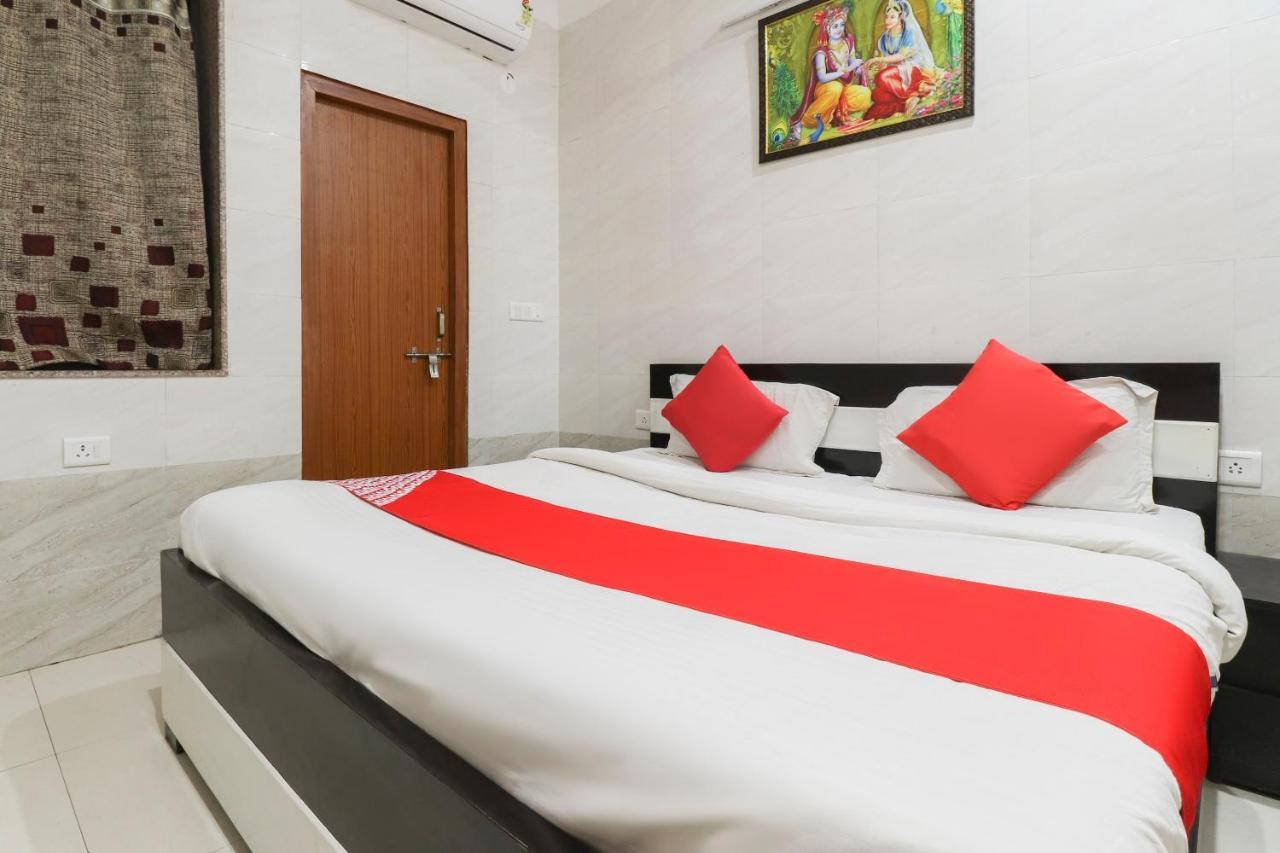 Oyo 69378 Trilok Dham Hotell Vrindāvan Eksteriør bilde