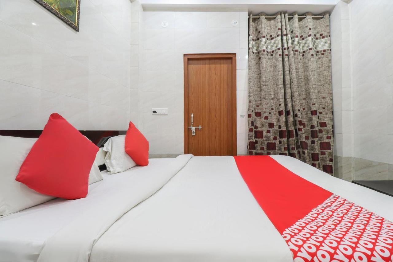 Oyo 69378 Trilok Dham Hotell Vrindāvan Eksteriør bilde