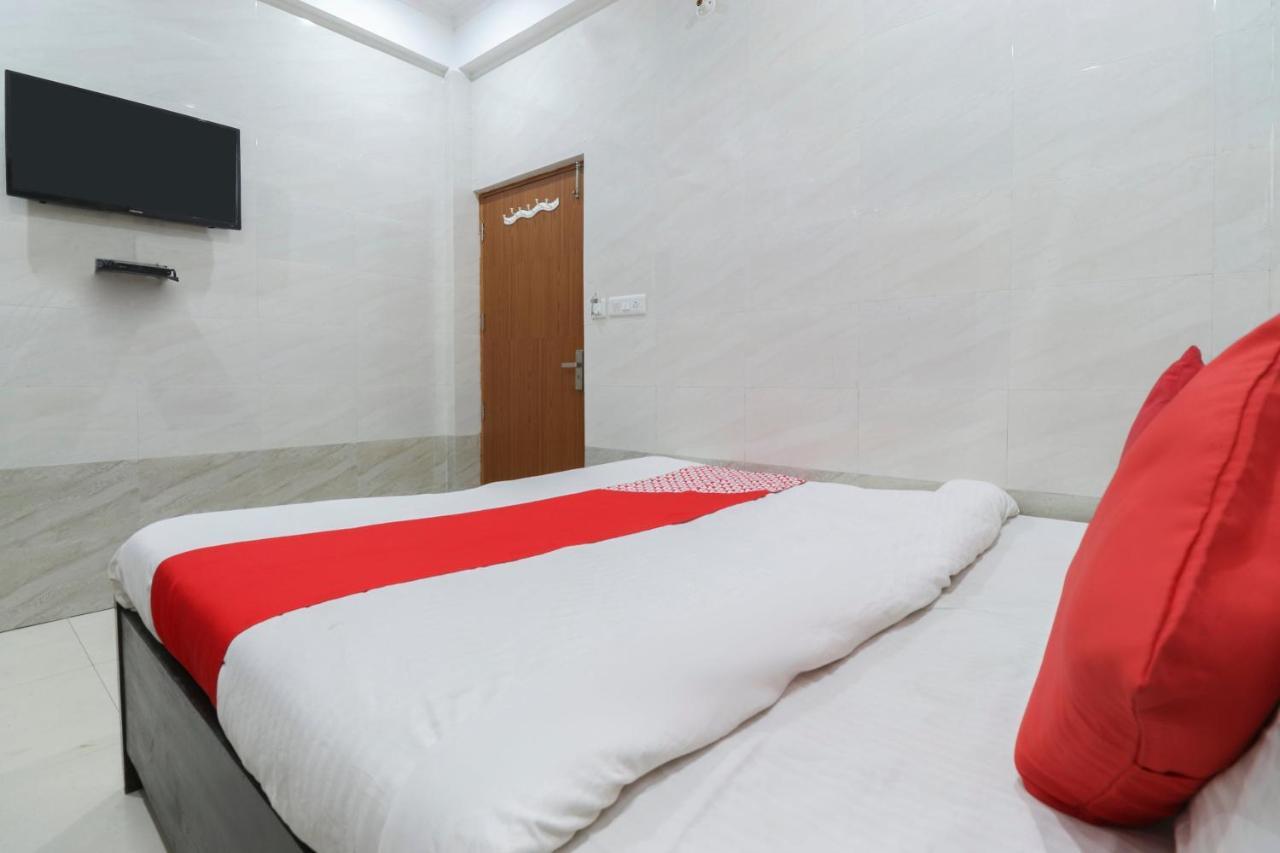 Oyo 69378 Trilok Dham Hotell Vrindāvan Eksteriør bilde